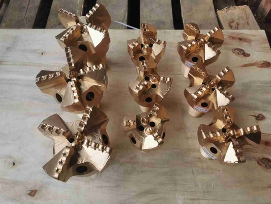 152mm pdc de trois ailes forant bien le corps en acier mordu
