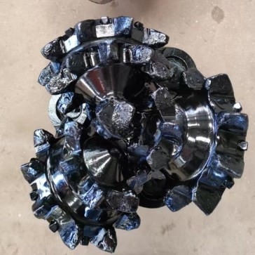Trépan de roche tricône de dent en acier Iadc217 pour la chaux molle de carbure d'extraction de minerai