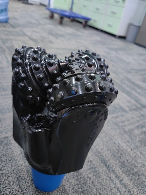 6 1/2 &quot; IADC837 de haute qualité haute capacité de forage Tricone Bit pour l'exploration pétrolière